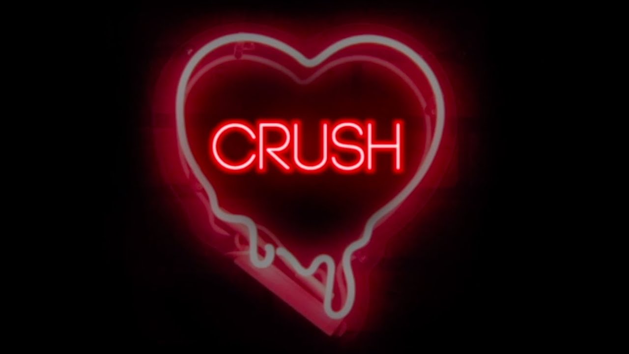 8 Signs That a Lady Has a Crush on You