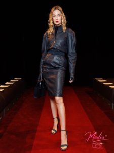 ho Eva Riccobono in a black dress