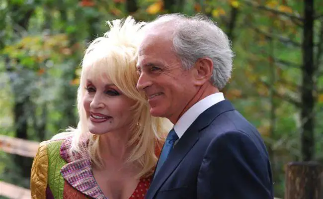 dolly parton husband a role model for others