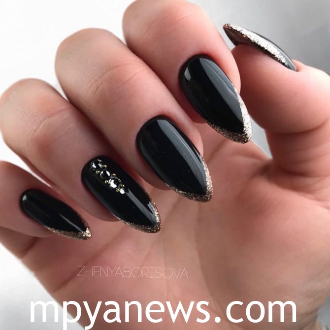 Fall French tip nails classic black and Gold