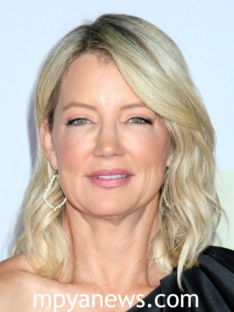 Cynthia Watros