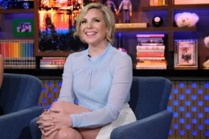 June Diane Raphael hot dress and bio