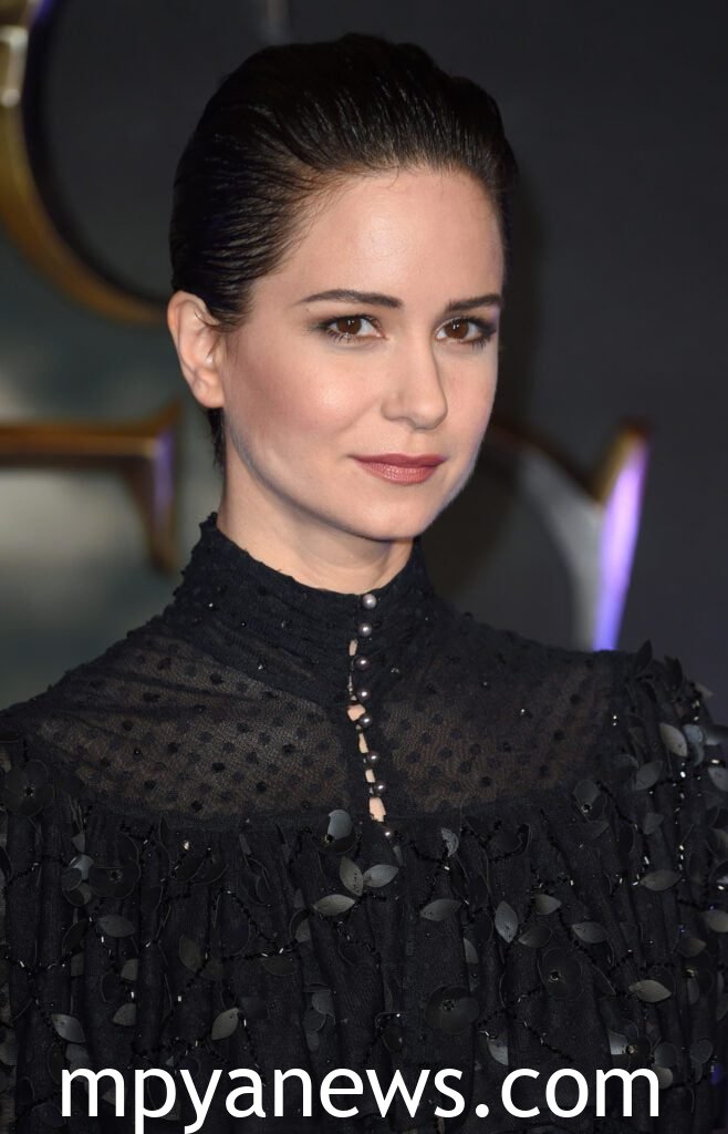 katherine Waterston