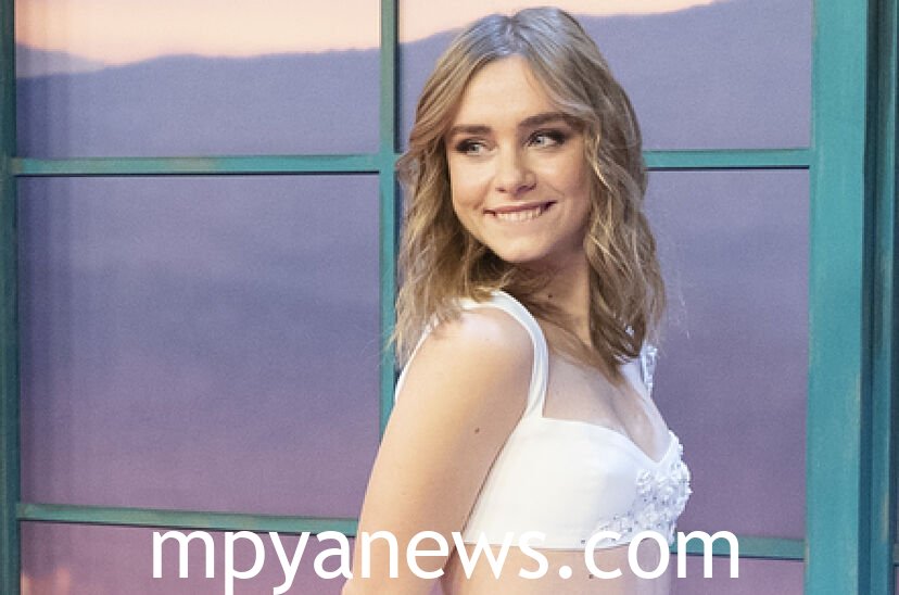Clara Galle smiling