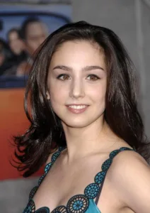 Molly Ephraim smilling