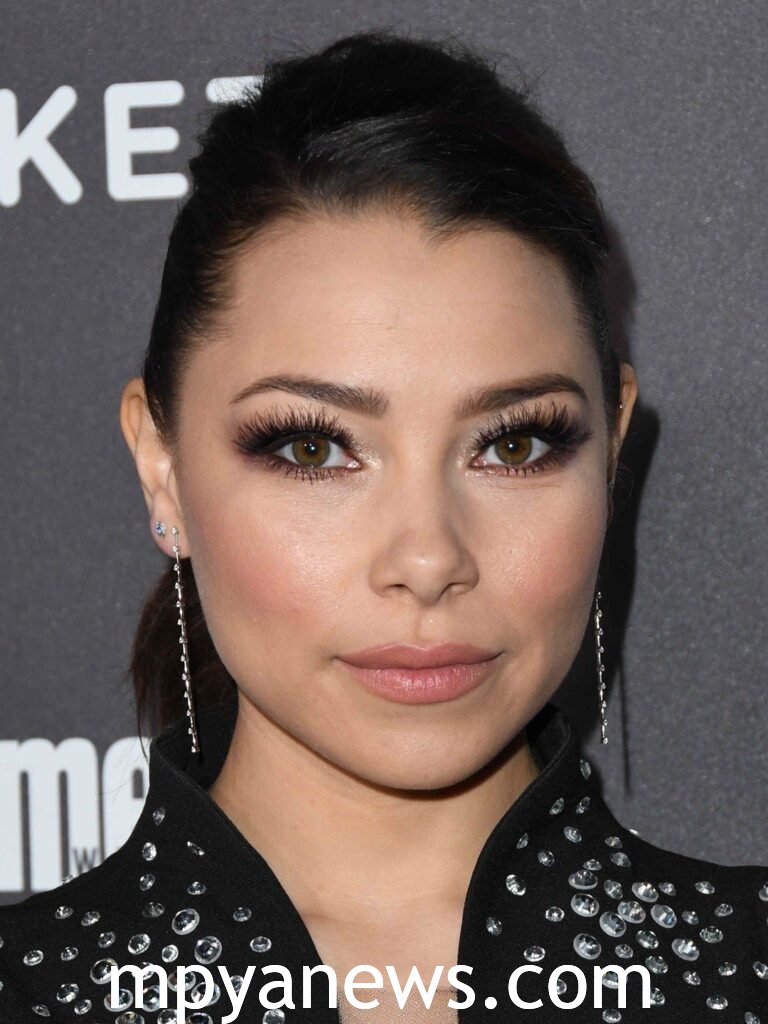 Jessica Parker Kennedy
