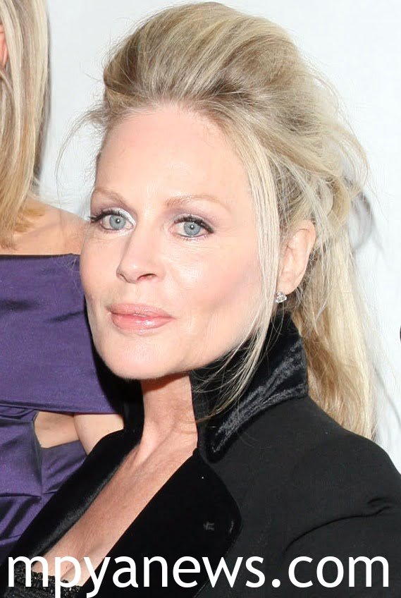 FOR Beverly D'Angelo