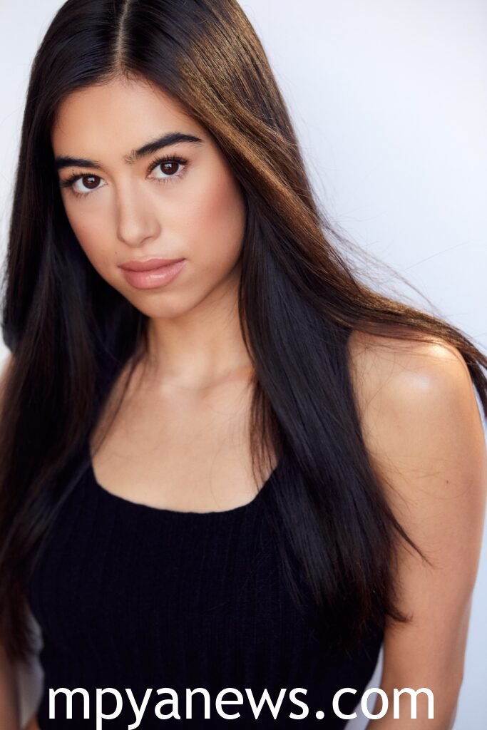  Jade Bender: black