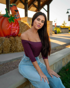 Violet Summers: 7 Stylish Outfits That Define Instagram Royalty