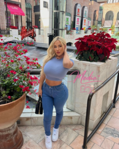 Is Savannah Bond Married? Hubby And Other Details