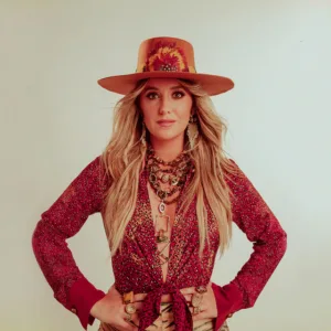 Lainey Wilsonin red