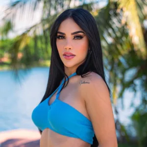 Kimberly Loaiza looking beautiful