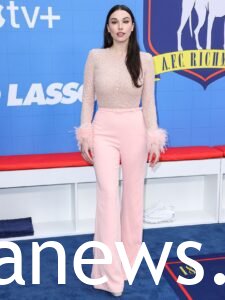 Grace Caroline Currey in pink