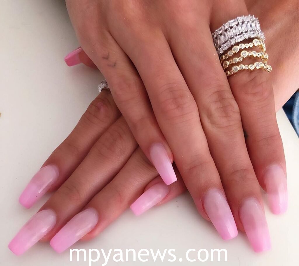 Hailey Bieber nails bubblegum pink
