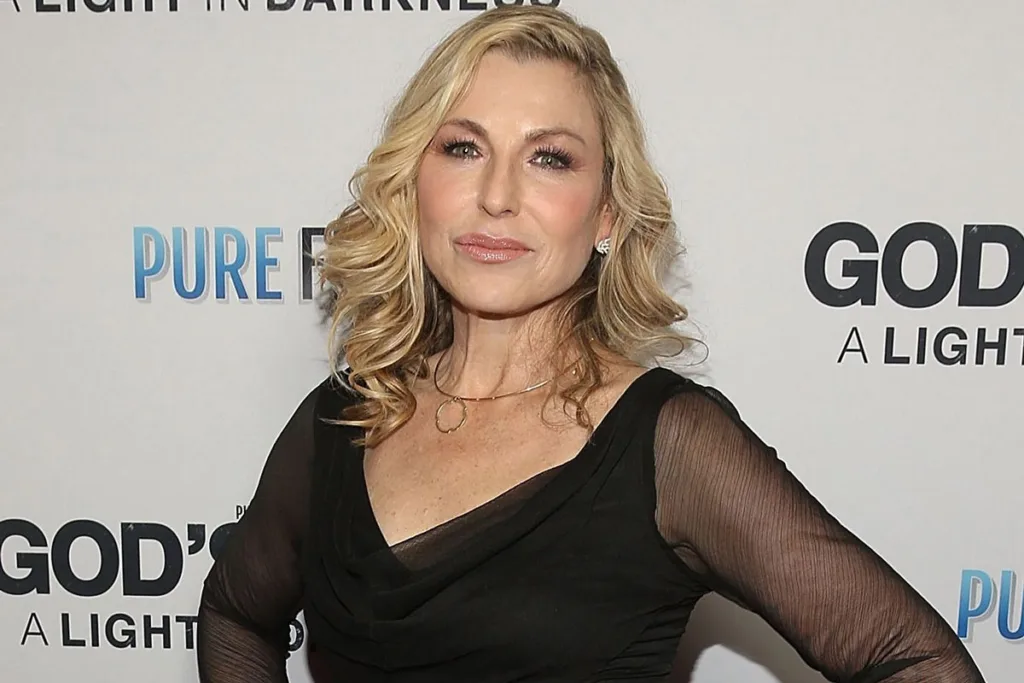 Tatum O'Neal in black