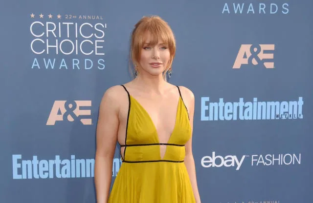 Bryce Dallas Howard looking nice
