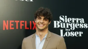 Noah Centineo looking nice