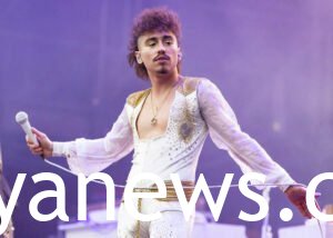 Greta Van Fleet singing
