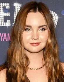LIANA LIBERATO 323285_v9_bc-jpg.web