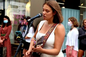 Allie_Sherlock_performing_on_Grafton_Street_2021