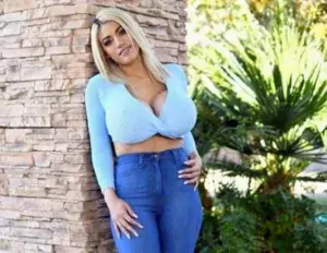 Amber Alena looking nice