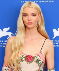 Anya-Taylor-Joy-hairstyle-78th-venice-film-festival-2021-