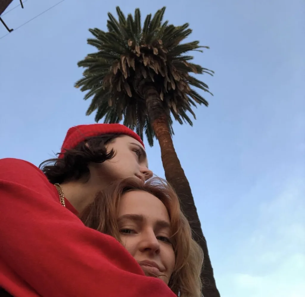 14-september-2022-los-angeles-california-ava-capri-and-girlfriend-alexis-zall-netflixs-do-revenge-la-special-screening-credit-image-billy-bennightadmedia-via-zuma-press-wire-2K13BRC-jpg.