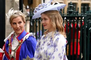 Lady-Louise-Windsor-dress