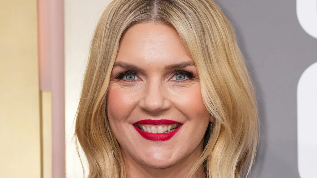 Rhea Seehorn looking nice