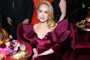 Adele-Stops-Show-to-Call-Out-Security-Guard-for-Bothering-Fan1