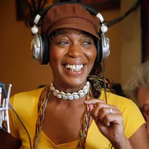 Miss Cleo: looking nice