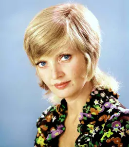 Florence Henderson looking young