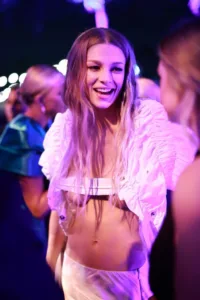 hunter-schafer-attends-the-2023-vanity-fair-oscar-party-news-photo-1678719480-jpg.we