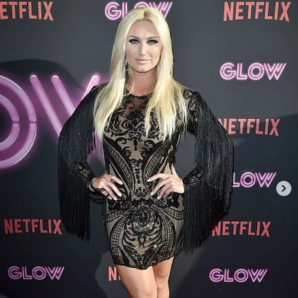 Carmen Villalobos in black at the red carpet