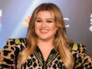THE Kelly Clarkson