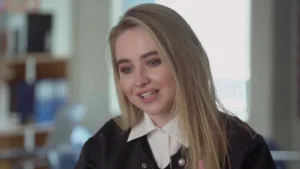 Sabrina Carpenter in the film of "the hate U give"