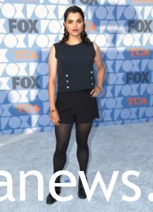 Eve Harlow looks nice