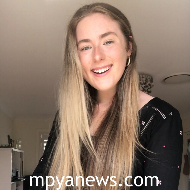 Annabelle Hawkins looks nice