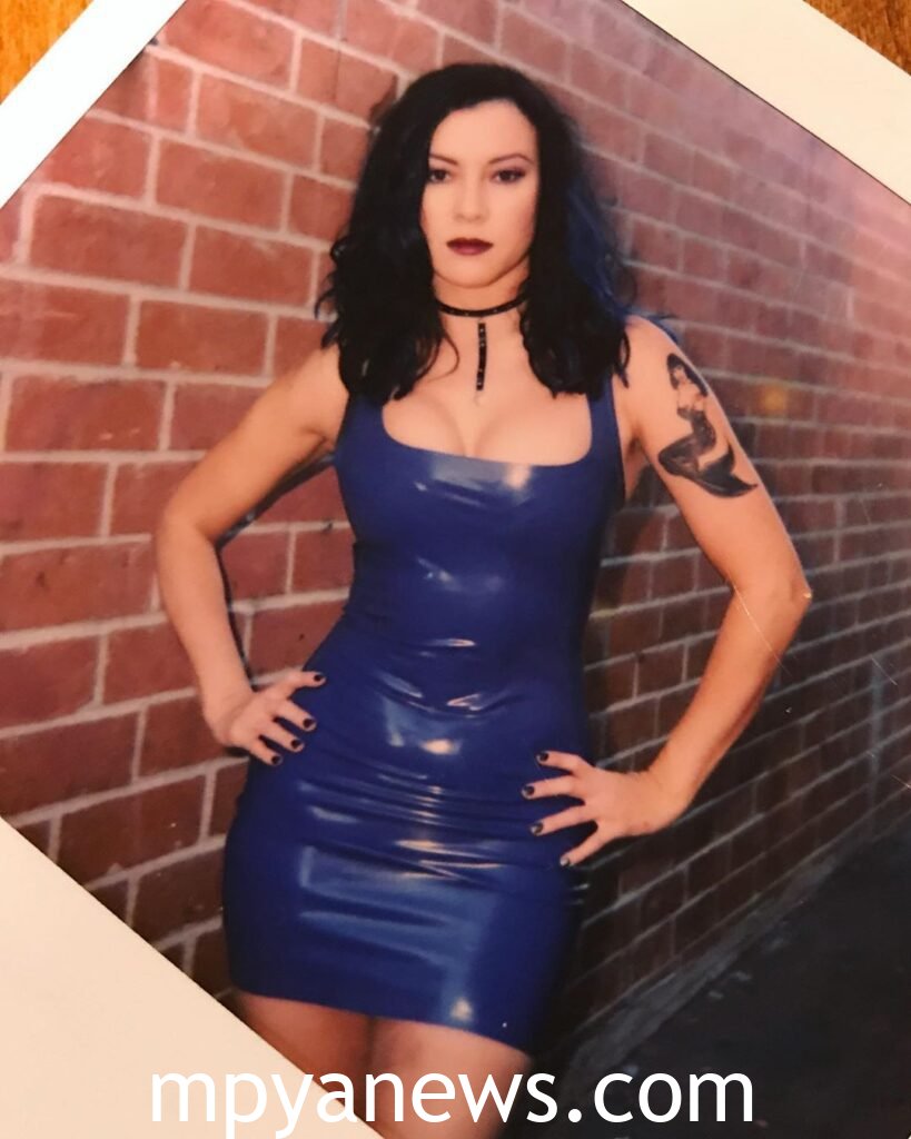 Jennifer Tilly in a nice dress