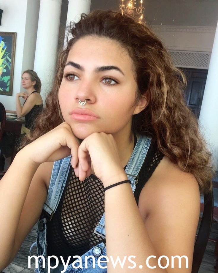 Alexandria Zahra Jones hot pic