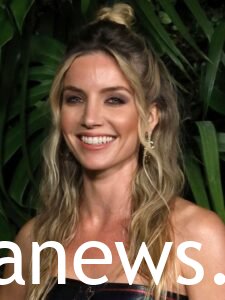 Annabelle Wallis