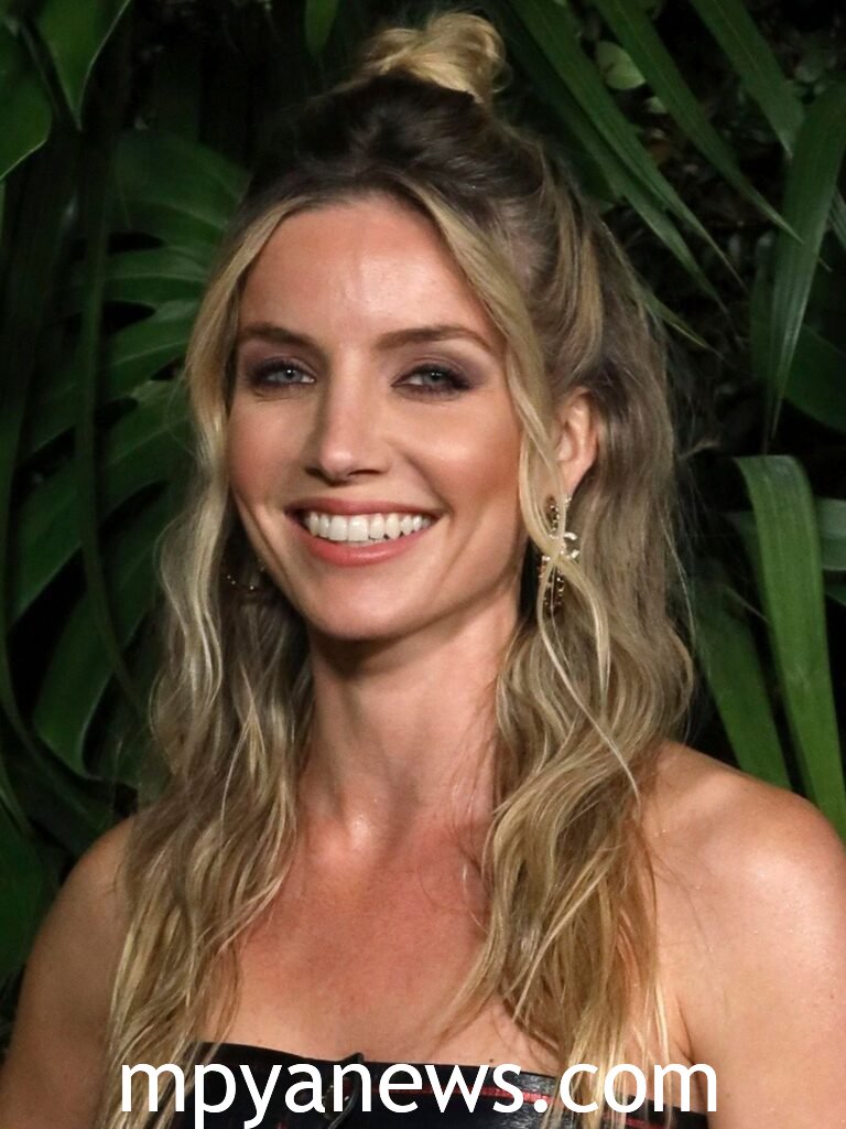 Annabelle Wallis