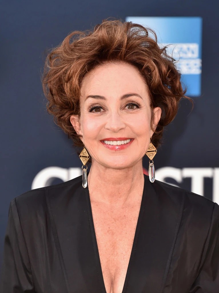Annie Potts looks nice