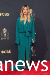 Annie Murphy looks nice