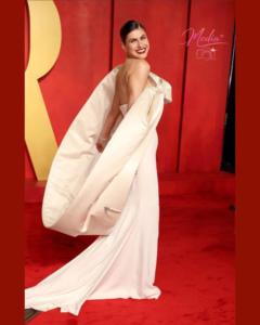 Alexandra Daddario Wows her Fans in 13 Figure Hugging Dresses! 5 Alexandra Daddario Wows her Fans in 13 Figure Hugging Dresses! Alexandra Daddario Wows her Fans in 13 Figure Hugging Dresses!