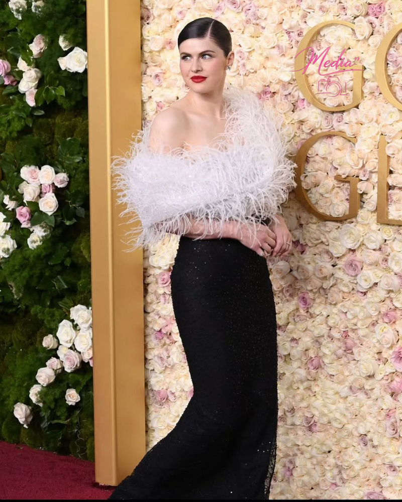 Alexandra Daddario Wows her Fans in 13 Figure Hugging Dresses! 80 Alexandra Daddario Wows her Fans in 13 Figure Hugging Dresses! Alexandra Daddario Wows her Fans in 13 Figure Hugging Dresses!