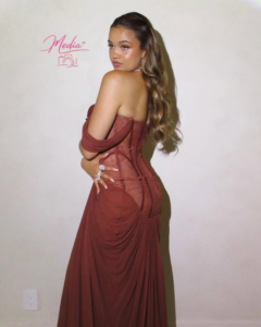 Madison Bailey goes Braless in 7 Hottest Outfits!