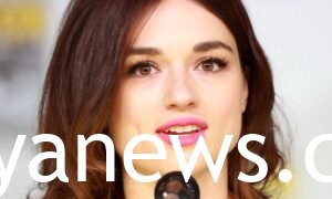 crystal-reed-loves-and-hookups.
