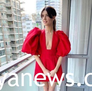 Aoife Hinds stylish