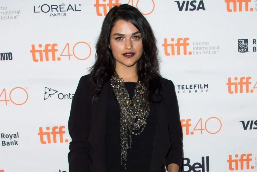 Eve Harlow Net Worth: Looking good